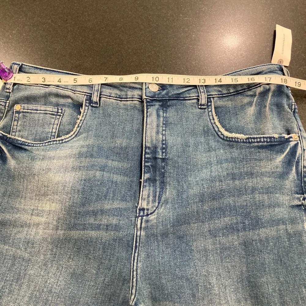 New nwt Pilcro Icon Anthropologie High Rise Distressed Blue Jeans - Picture 9 of 16